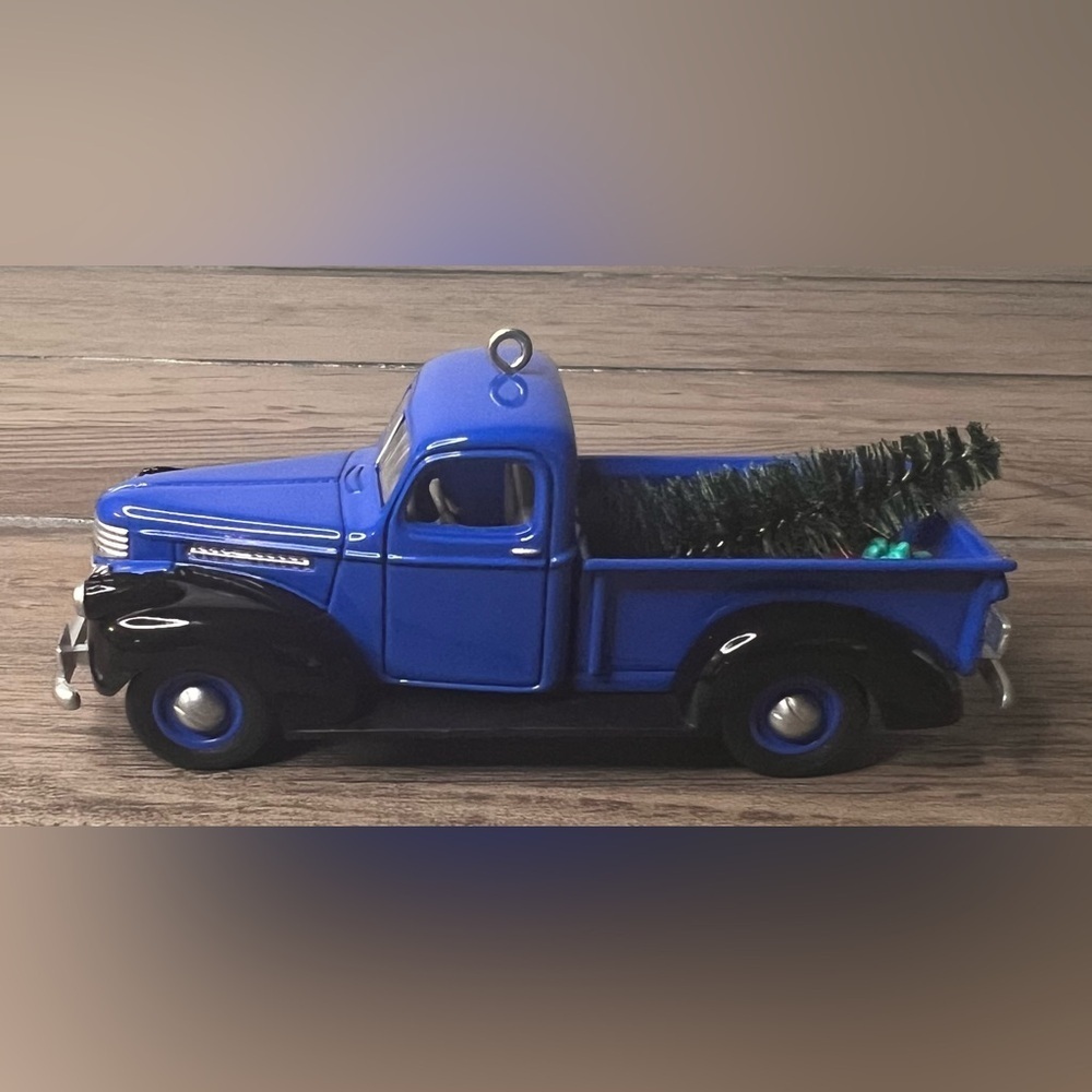 Hallmark NEW 2007 "1947 Chevrolet Pickup" Christmas Ornament 13th in Series GM - Picture 3 of 9